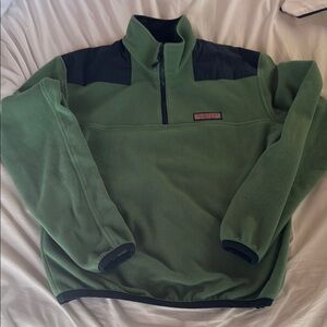 Men’s small vineyard vines fleece pullover